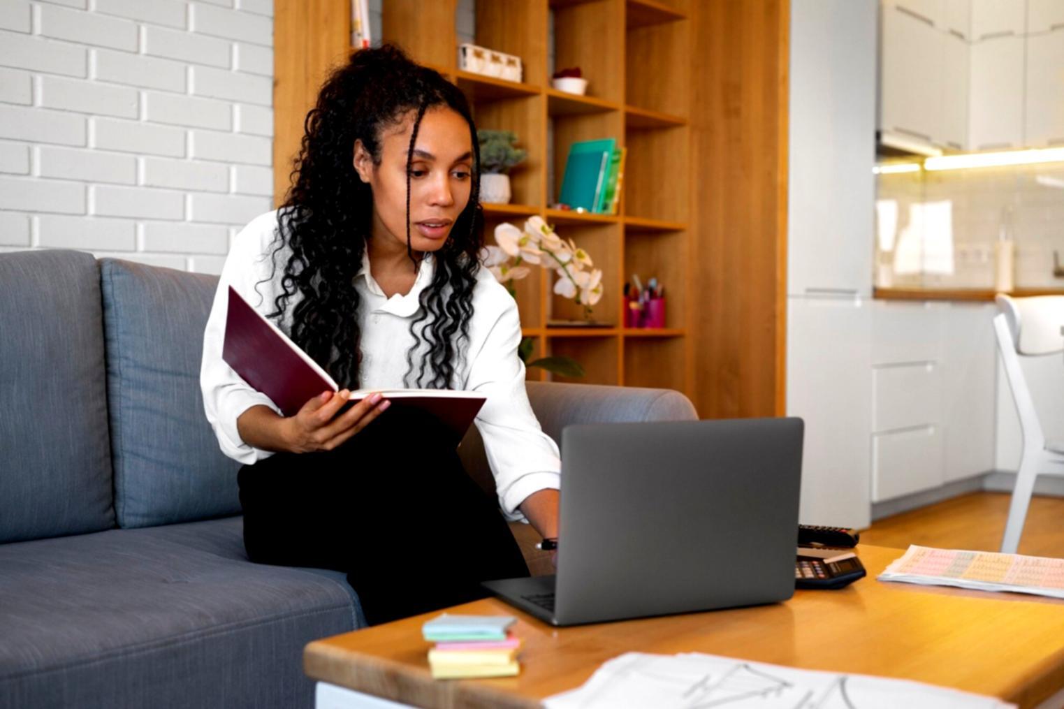 Espace de travail collaboratif lors d'une session d'accompagnement entrepreneurial